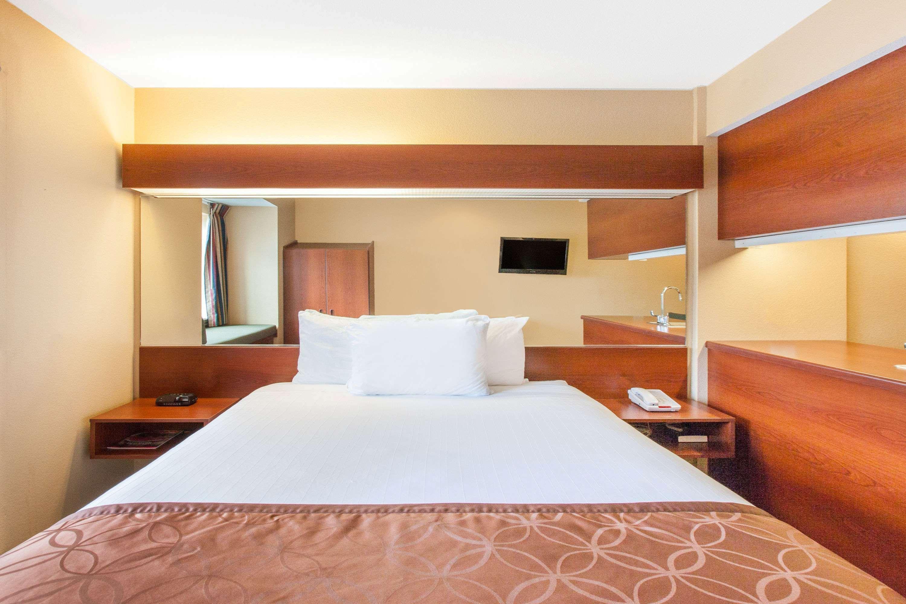 Microtel Inn By Wyndham Rogers Extérieur photo