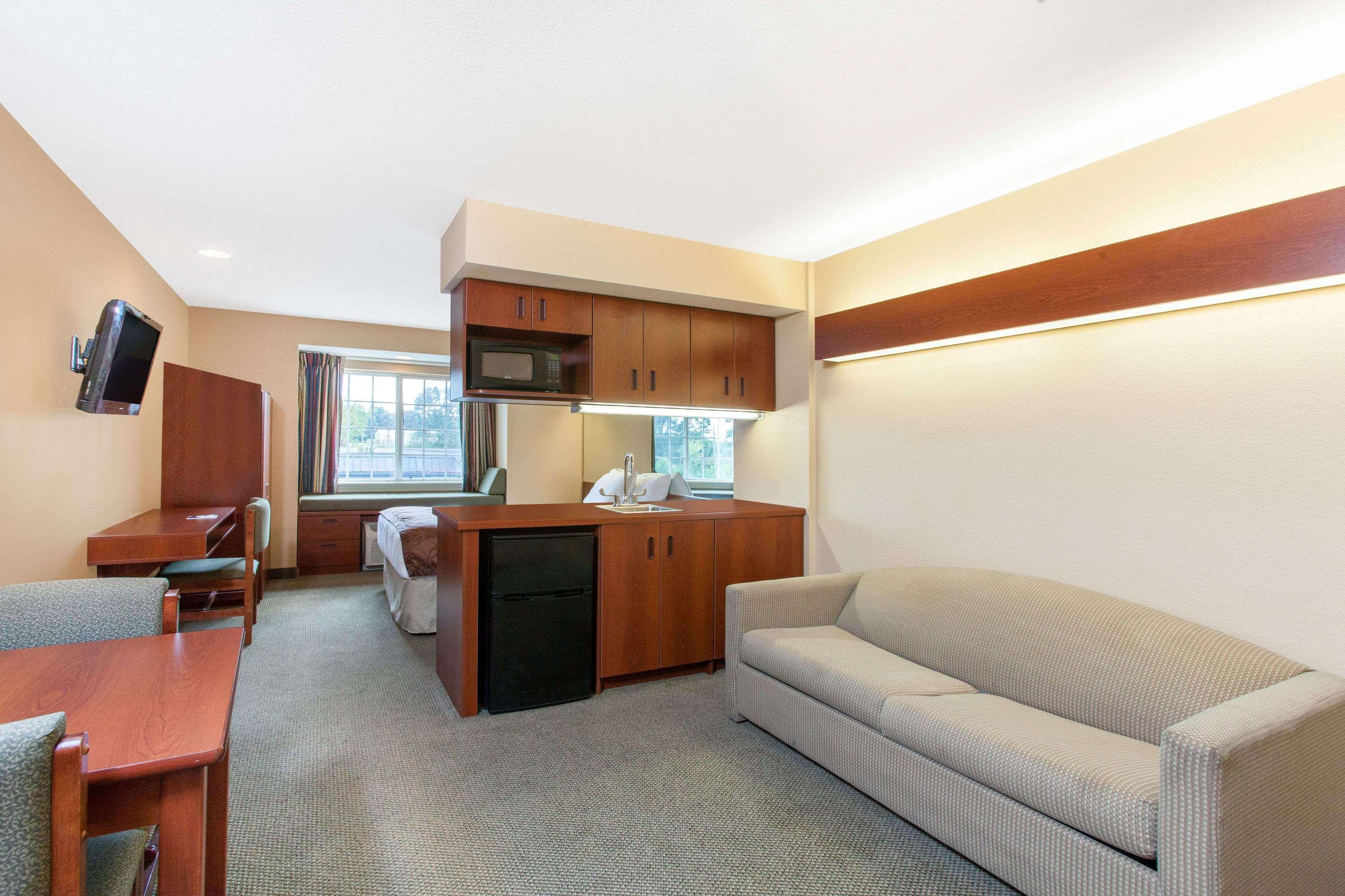 Microtel Inn By Wyndham Rogers Extérieur photo