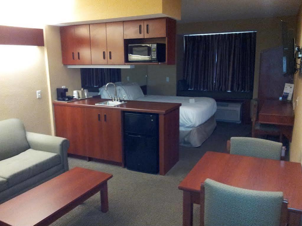 Microtel Inn By Wyndham Rogers Extérieur photo